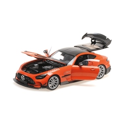 MINICHAMPS 1/18 Mercedes AMG GT Black Series 2021